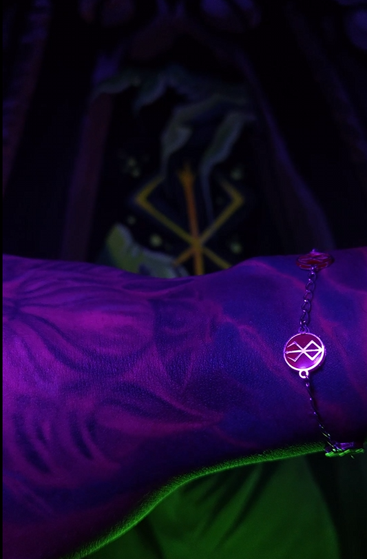 Pulsera inspirada de plata en tono rojo