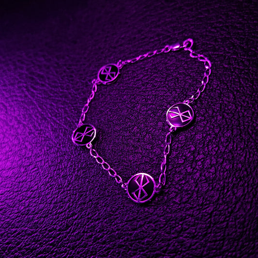 Pulsera inspirada de plata en tono oscuro