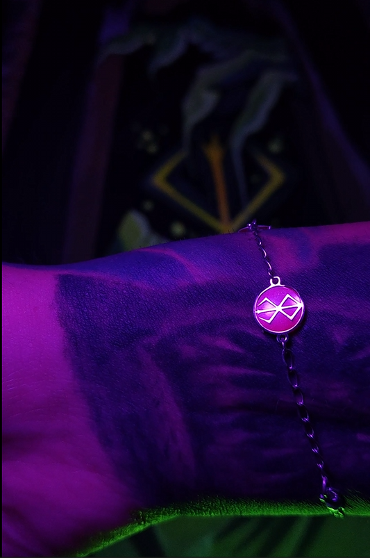 Pulsera inspirada de plata en tono rojo